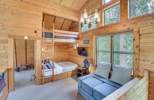 Riverfront Skykomish Cabin with Private Hot Tub! - Foto 13