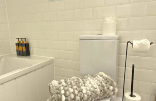 Coastal Flats with Garden & Parking near Castle - Foto 9