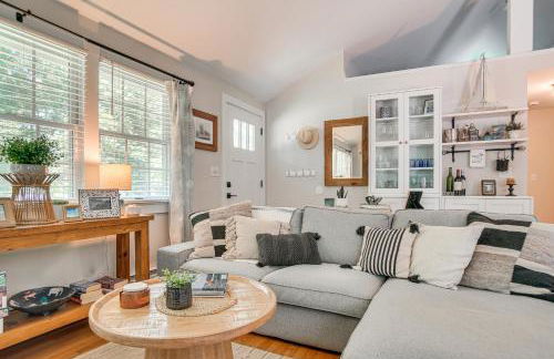 4 Mi to Bristol Beach! Coastal Retreat with Pond - Foto 4