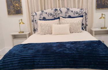 Charming Home Close to Beaches & Downtown - Foto 24