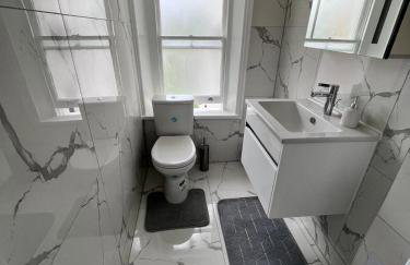 Lovely 2 Bedroom Flat with Roof Terrace in London NW6 - Foto 11