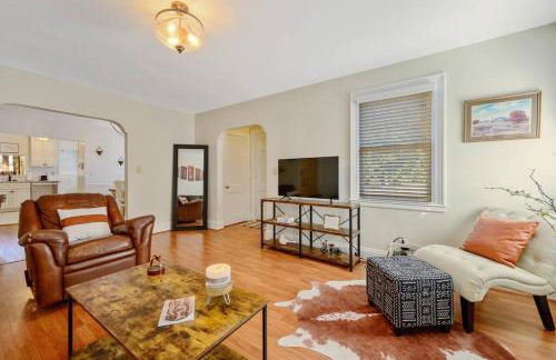 Center St Retreat - 1 Block from Downtown! - Foto 13