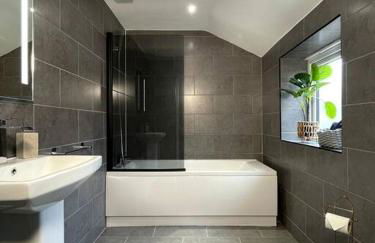 Modern and spacious house with Hot Tub - Foto 13