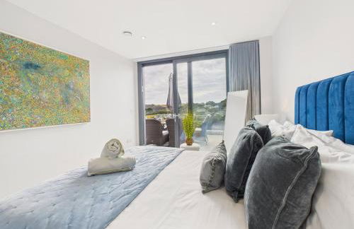 Skydeck at The Liner – Stylish 2-Bed / 2-Bath Top Floor with Panoramic Sea Views - Foto 27