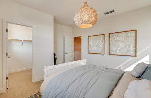 Elegant and Spacious Retreat with Yard in Woodland! - Foto 27