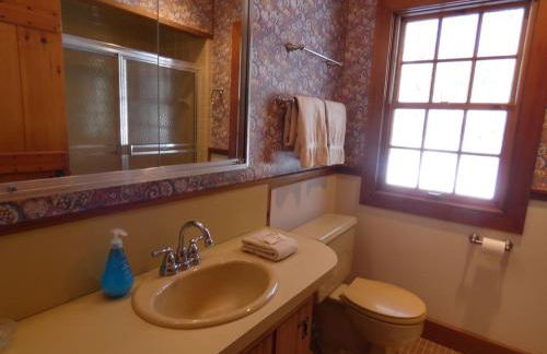 Classic Lake Home on Torch Lake - Foto 7