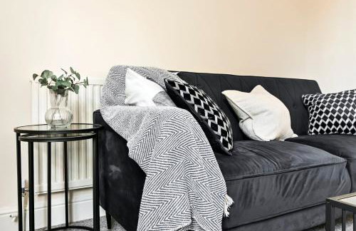 Central Canterbury Gem New Refreshed Decor Sunny Deck Outdoor Furniture FREE Parking 2BR 2BA TOP Location - Foto 34