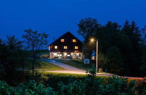 Apartment Stone and Wood - Photo 1