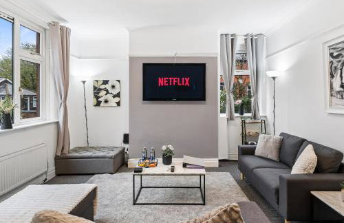 Crew Quarters - Your Ideal Stay in Bury - Photo 9