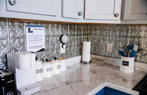 Rustic Chic Alabama Cabin w Loft Fire Pit Pet Friendly Fenced Yard Lake Guntersville - Lucky Lodge - Foto 33