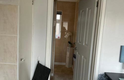 1st Floor Hillview 2 bedroomed Central Location No pets - Foto 13
