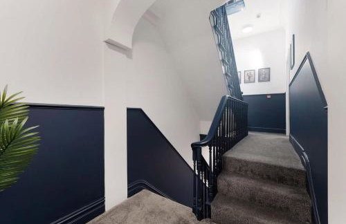 Central Location 3BR Home on Gladstone Street - Photo 45