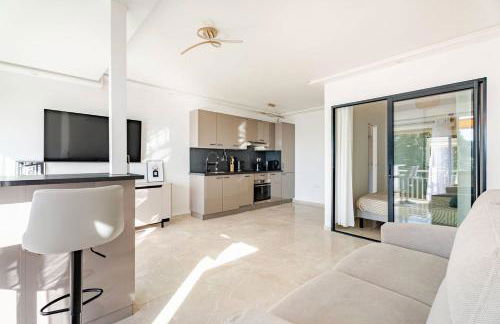 Luxury Apartment with Sea View and Private Beach Access - Photo 7