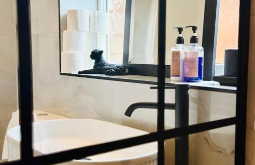 Stylish 2BR - Sleeps 6 - Central Stourbridge Gem - Foto 8