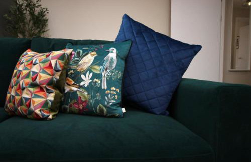 Elegant 2BR w/ Pool Table in Prime Location - Foto 6