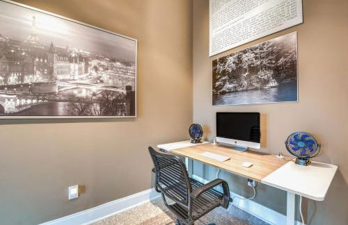 Modern Retreat with River View in Roswell! - Foto 8