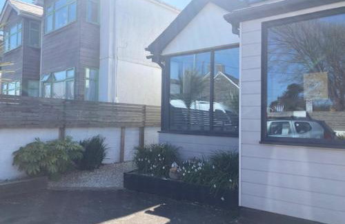 The Salt Box- Lovely refurbished annexe, free parking, walk to Porth beach. - Foto 1