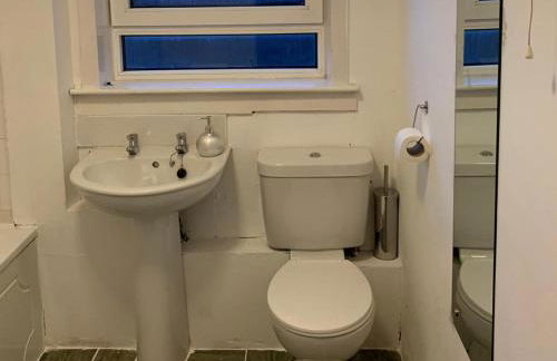 Central 1-Bed Apt Sleeps 4 5 mins to Station - Photo 21