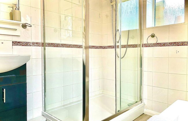 Stunning 3-bed House in Bedford, Quiet Location - Foto 24