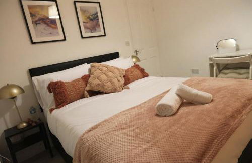 Stylish 4 Bed Home in Aylesbury, Buckinghamshire - Foto 32