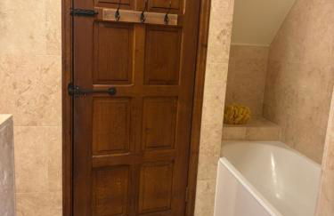 Courtyard House- Luxury Holiday House with floodlit Tennis court - Foto 48