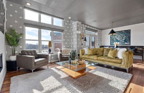 Iowa River Landing steps to Xtream Arena & Coralville Convention Center - Foto 5