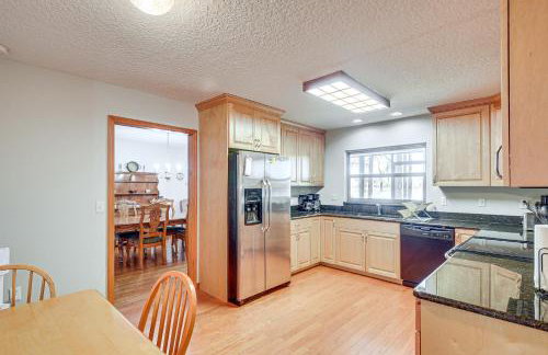 Lake Smith Getaway with Dock Families Welcome! - Foto 10