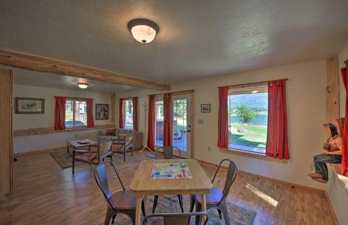 Scenic Riverfront Retreat with Hot Tub and Kayaks! - Foto 11