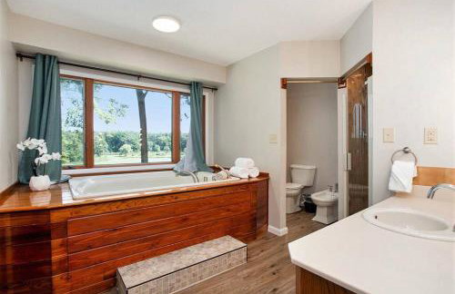 Smitten in da Mitten - 18 acres, Arcades, High Spd Web, Hot Tub, Pond! - Foto 5