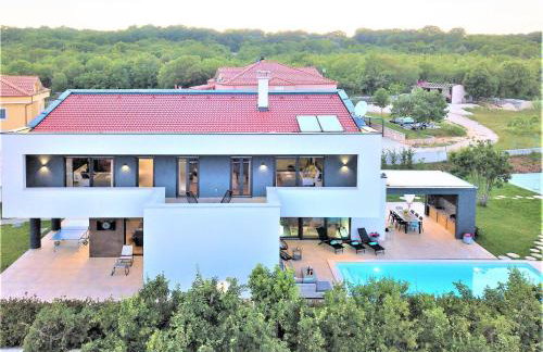 Luxury Villa Hedone with heated pool, welness and playground - Photo 48