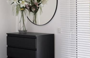 Modernes Wasserfront Wohnung, Terrasse, Parkplatz - Foto 27