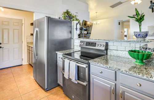 Private Pool and Fenced Yard Sunny Glendale Getaway - Foto 9