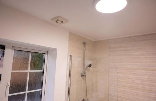 Conyngham Villa, Luxury Detached House, 6 Beds, 4BR,Large garden, Parking - Sleeps 8 - Foto 26