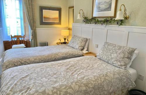 Going Going ! 4 Min walk to Beach, Pubs, Restaurants, Shops, Heated Pool, Hottub, Games room, 1 acre Garden, BBQ's, Private Parking, WIFI, Basesets acre, Other dates also ! - Foto 10