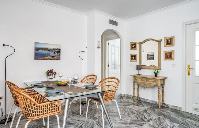 2 bedroom Apartment in Marbella with swimming pool - Photo 9