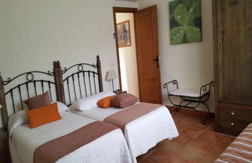 Cottage in Navas de Estena with Pool & Jacuzzi - Photo 35