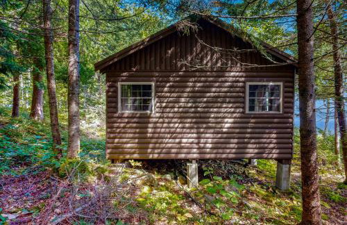 Lake Views! Small Group Getaway in Northport - Foto 24