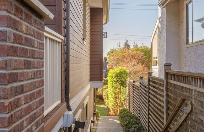 Stunning 3 Bedroom Secondary Suite N Van - Photo 55