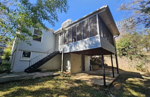 Gorgeous 3BR Home with Backyard - Foto 17