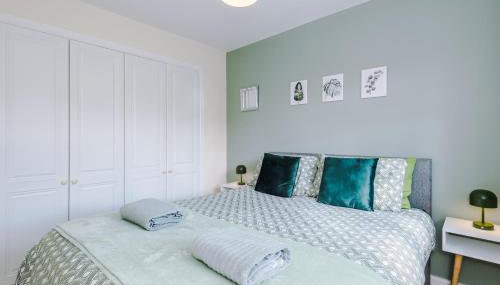 3 Bedroom Semi-Detached Home Sleeps 5 with Driveway - Foto 4, towels, wardrobe