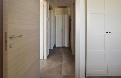 Awesome Apartment In Terre Roveresche - Foto 28