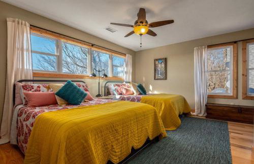 Ozark Retreat with Mountain Views Fire Pit & Deck - Foto 11