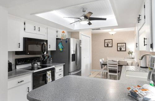 Charming Lakefront Home Hot Tub - Foto 13