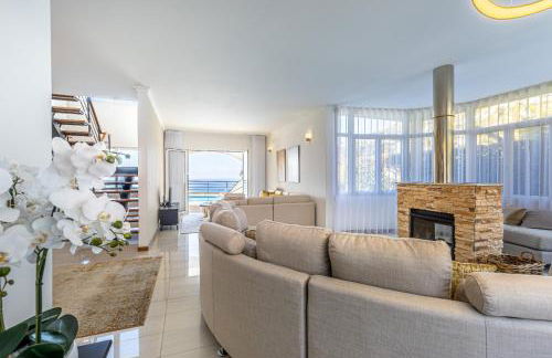 Luxury villa with private heated pool, garden and views of the sea and mountains. - Photo 63