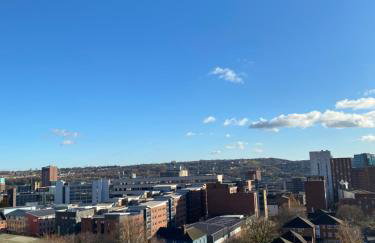 Deluxe City Centre Studio Apartment with Balcony & City Views - FREE WIFI NETFLIX, GYM ACCESS - WESTONE - Photo 9