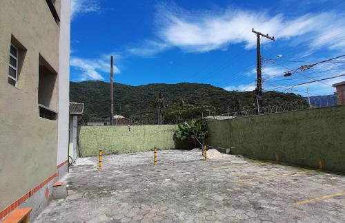 APTO PERTINHO DA PRAIA Internet 500mb e 3 Tvs 2 Quartos TV a cabo Estacionamento Tudo Perto - Foto 27
