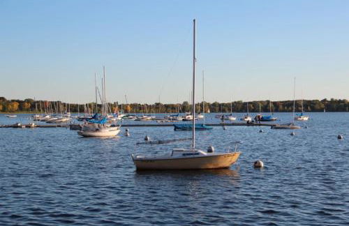 Cozy 2BR Retreat near Downtown - Foto 51