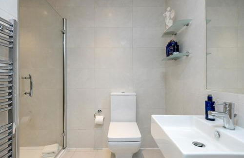 Edinburgh Castle Suite - The Edinburgh Address - Photo 22