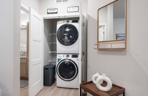 Pool & Fitness Room Near University Park - Covered Parking - Foto 42