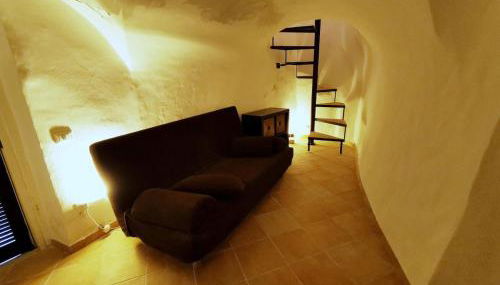 A stone tower 1 - Foto 4